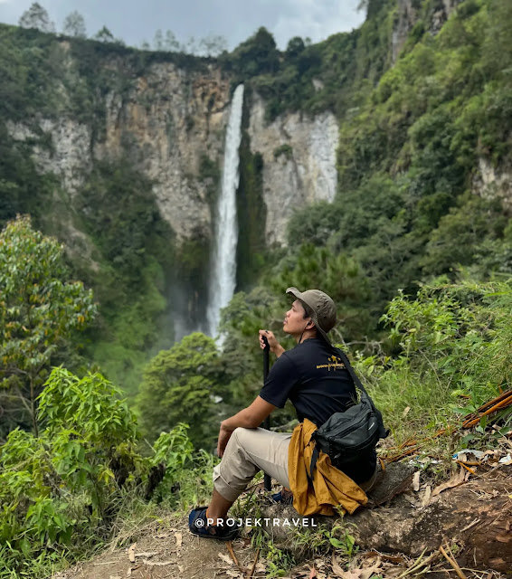 Pemandangan jauh Air Terjun sipiso piso