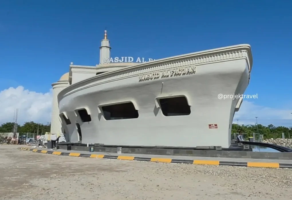 Masjid Kapal di Padang