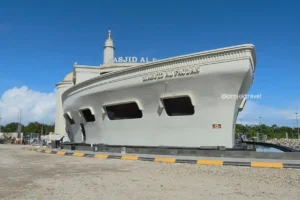 Masjid Kapal di Padang