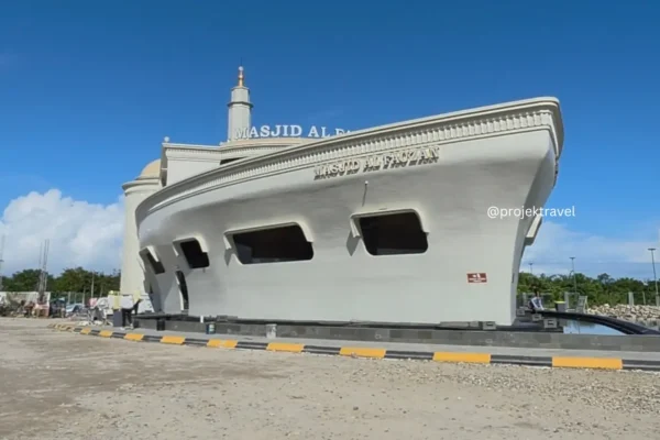 Masjid Kapal di Padang