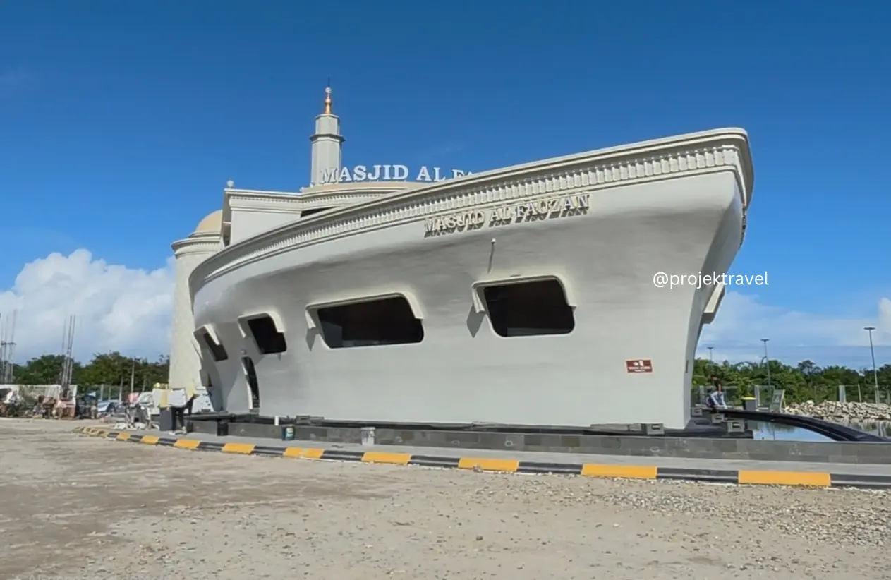 Masjid Kapal di Padang